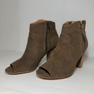 XOXO brown cowboy-style booties